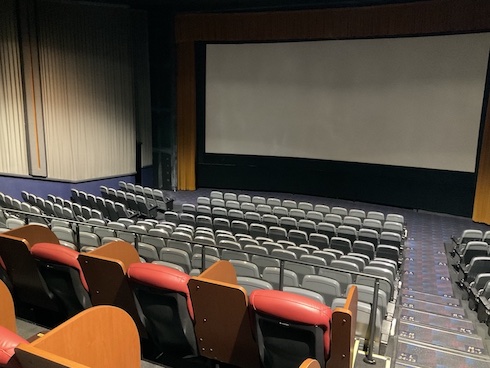 コロナ時代の新たなサービス、イオンシネマのパーテーションつき座席が真に快適だった理由とは