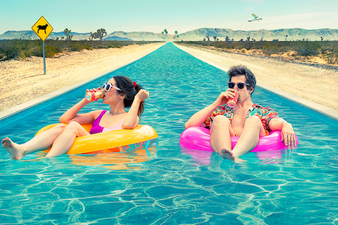 新たなループものの秀作「パーム・スプリングス」レビュー　コロナ禍でこそ史上最大級に胸に響く理由があった