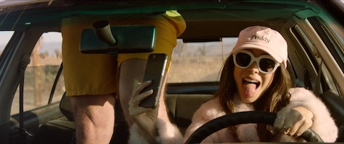 新たなループものの秀作「パーム・スプリングス」レビュー　コロナ禍でこそ史上最大級に胸に響く理由があった