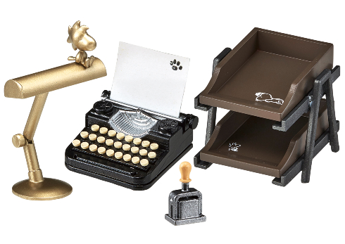 Snoopy's VINTAGE WRITING ROOM