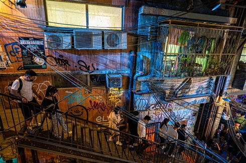 中国の深センにオープンした「深セン超級文和友」　近未来的なのに昔懐かしい雰囲気が魅力的