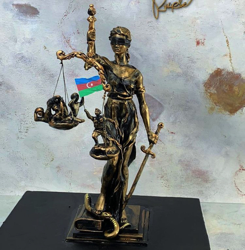 彫刻のようなケーキ