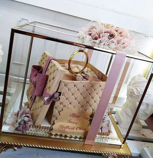 彫刻のようなケーキ