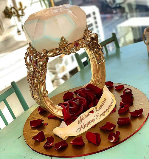 彫刻のようなケーキ