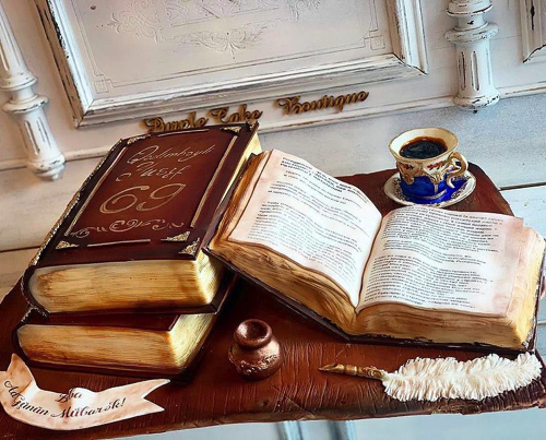 彫刻のようなケーキ