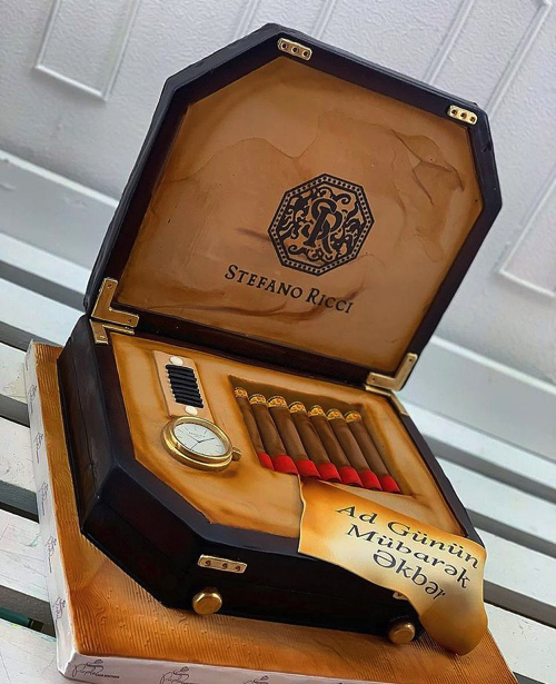 彫刻のようなケーキ