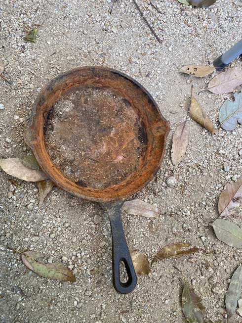 キャンプ場 遺棄 スキレット キレイに サビ取り 方法 不法投棄 反対