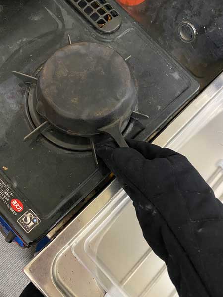 キャンプ場 遺棄 スキレット キレイに サビ取り 方法 不法投棄 反対