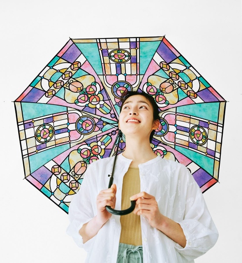 広げればあこがれの世界 大正ロマンなステンドグラスの傘