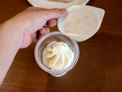 たべる牧場ミルクのふたを開けたところ