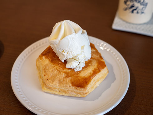 たべる牧場ミルクをデニッシュにのせてみた