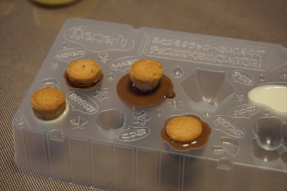 明治 きのこの山 たけのこの里 チョコレート 戦争