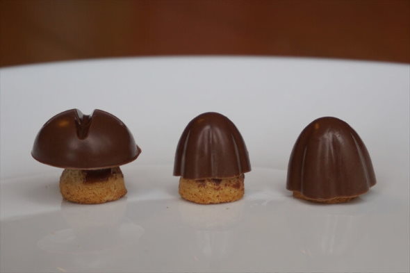 明治 きのこの山 たけのこの里 チョコレート 戦争