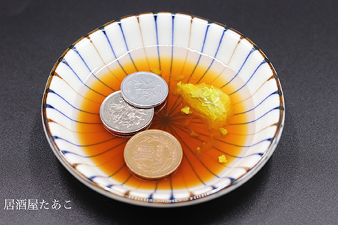 「あっ！　クリップが醤油でひたひたに…」　フェイクデザインの醤油小皿がイタズラ心満載でおもしろい