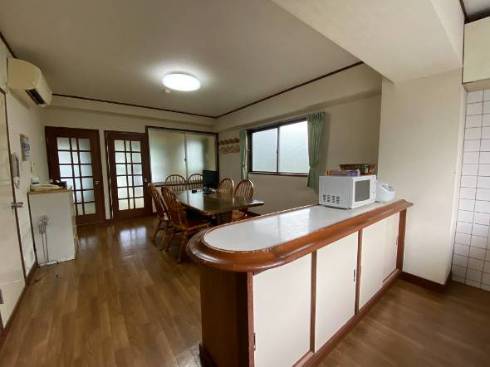 リゾートマンションの一室といった感じ