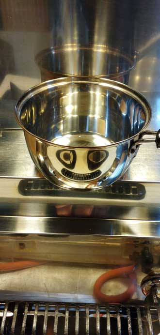 鍋 顔 反射 ビビる 怖い コンロ