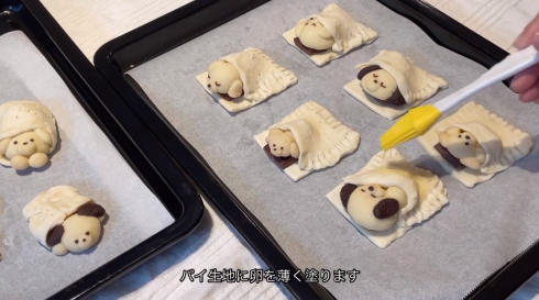 パイ生地のお布団に包まる おいぬクッキー