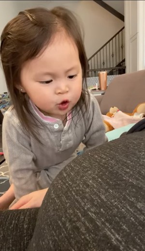 胎動を感じる子ども