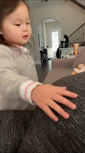 胎動を感じる子ども