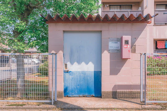 アニメ ワンシーン 日常 田舎 電車 空 景色 色合い 写真 Akine Coco