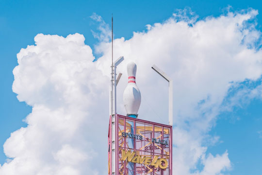 アニメ ワンシーン 日常 田舎 電車 空 景色 色合い 写真 Akine Coco