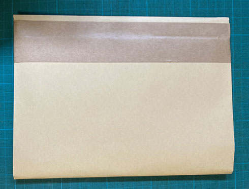 大きな封筒を半分で梱包