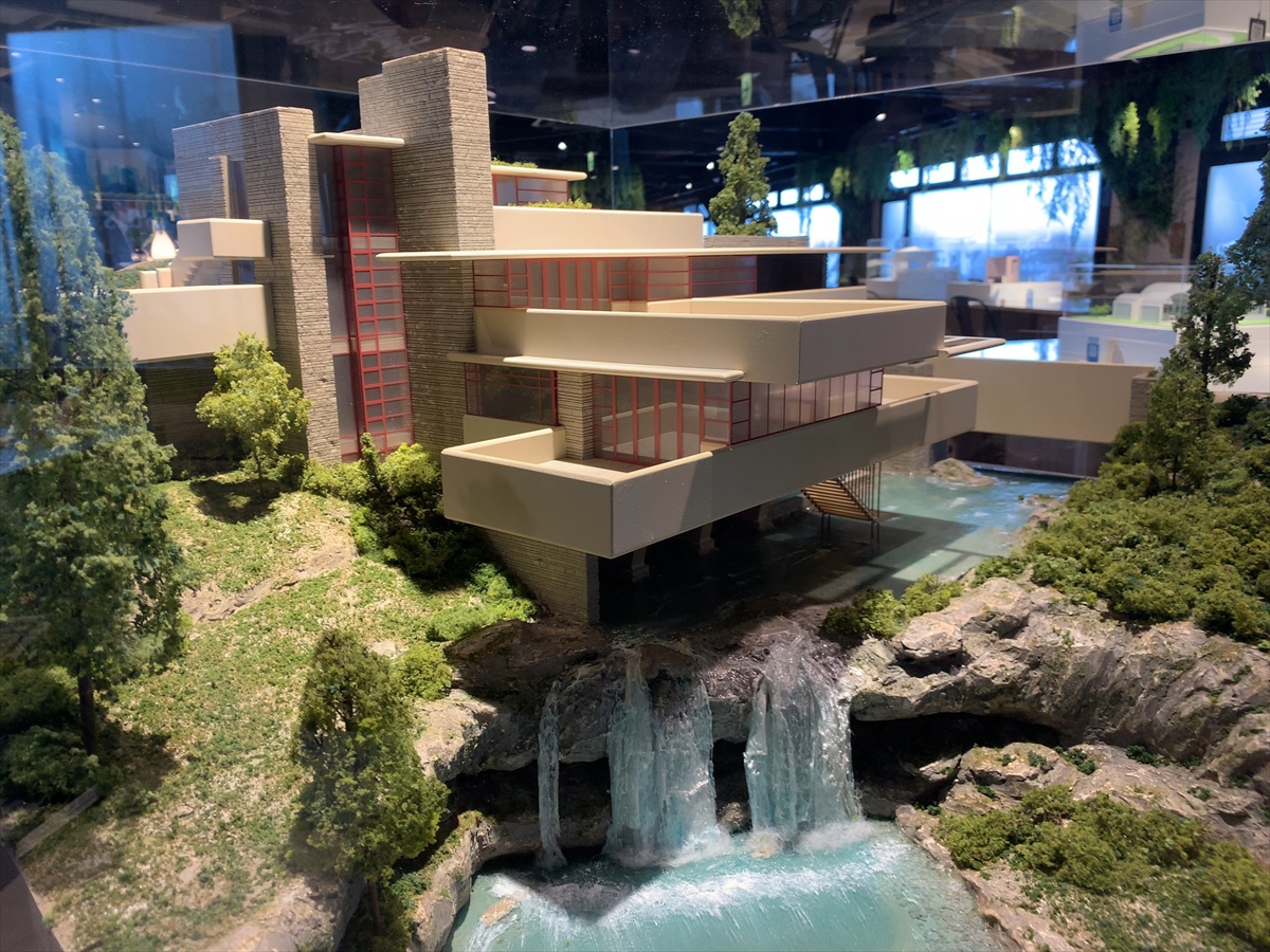 建築模型を眺めながらくつろげるカフェ＆バーが「永遠に眺めていられる」「性癖に刺さる」と話題に　開店の経緯を聞いた