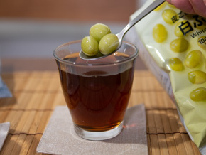 紅茶に白ぶどうを入れたところ