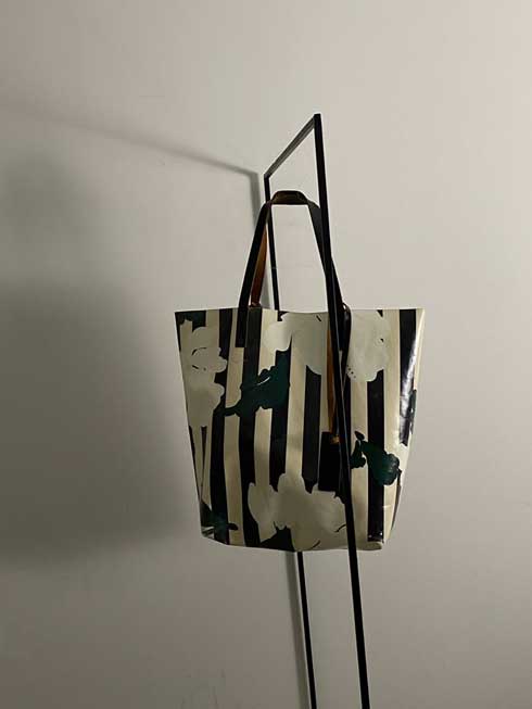 air hanger 宙に浮いて見える 透明 ハンガー モスマイト 反射防止