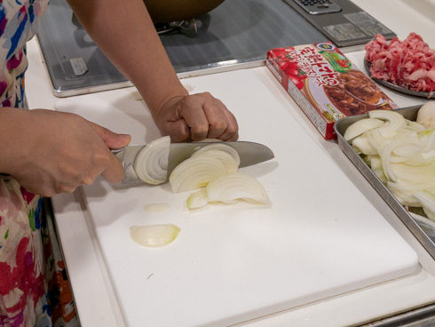 玉ねぎを切るところ