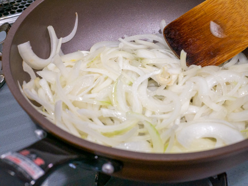 玉ねぎを少し炒めたところ