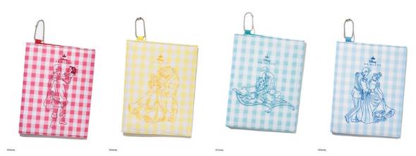 トレーディングカードケース（各2640円）