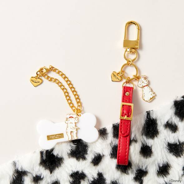 左：バッグチャーム（4950円）、右：キーリング（4950円）