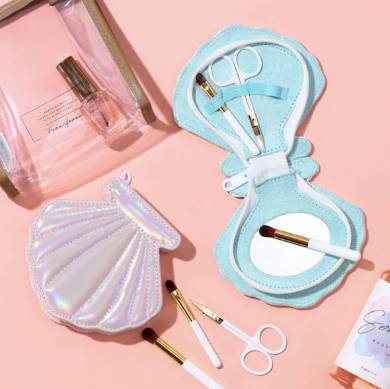 シェルポーチ＆メイクアップツールセット（2000円）