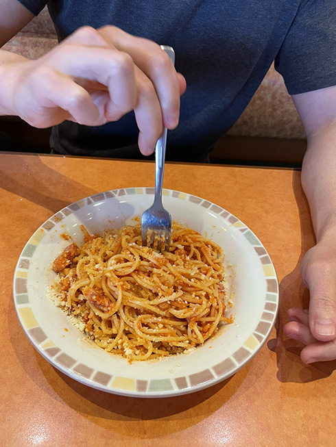 手ごろに本格イタリアンを味わえる！　イタリア人直伝「サイゼリヤの美味しい食べ方」がこだわり満載で試してみたくなる