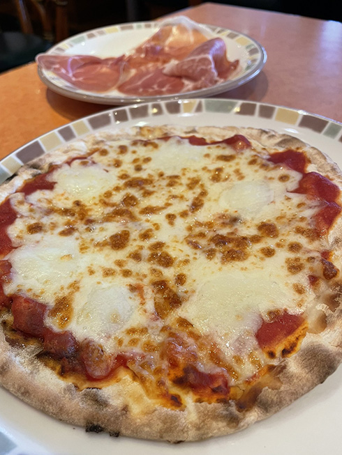 手ごろに本格イタリアンを味わえる！　イタリア人直伝「サイゼリヤの美味しい食べ方」がこだわり満載で試してみたくなる