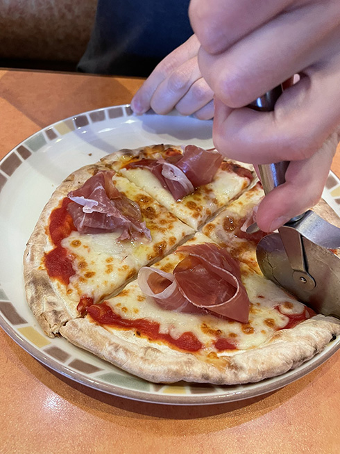 手ごろに本格イタリアンを味わえる！　イタリア人直伝「サイゼリヤの美味しい食べ方」がこだわり満載で試してみたくなる