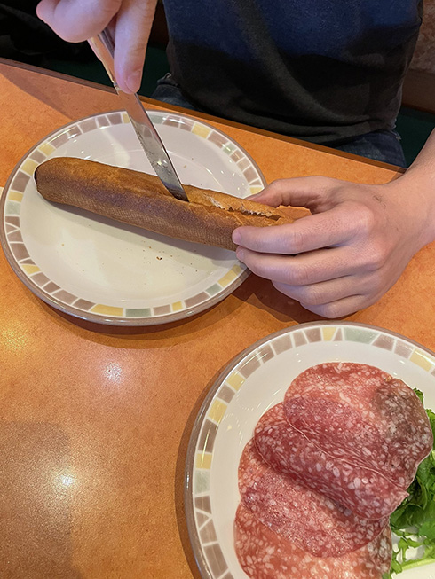 手ごろに本格イタリアンを味わえる！　イタリア人直伝「サイゼリヤの美味しい食べ方」がこだわり満載で試してみたくなる