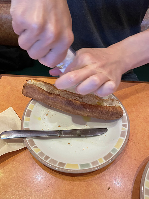 手ごろに本格イタリアンを味わえる！　イタリア人直伝「サイゼリヤの美味しい食べ方」がこだわり満載で試してみたくなる