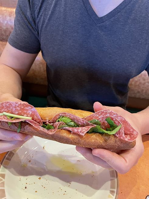 手ごろに本格イタリアンを味わえる！　イタリア人直伝「サイゼリヤの美味しい食べ方」がこだわり満載で試してみたくなる