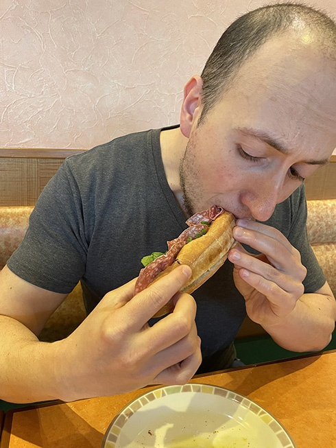 手ごろに本格イタリアンを味わえる！　イタリア人直伝「サイゼリヤの美味しい食べ方」がこだわり満載で試してみたくなる