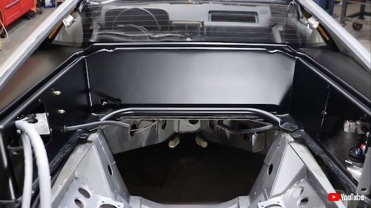 80年代を代表する伝説のスーパーカー「デロリアン」にV6ツイン