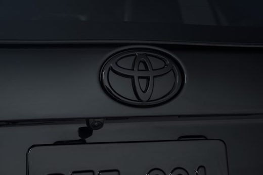 黒いプリウス トヨタ 2022年モデル