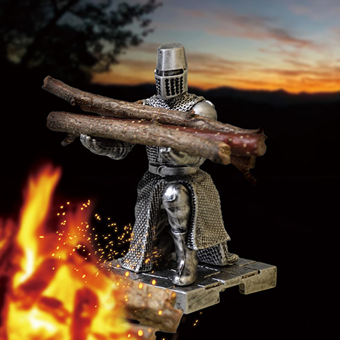 専属の甲冑騎士に荷物をまかせた気分を味わえそう　両手で小物を支えてくれる「持て！持て！騎士」カプセルトイ