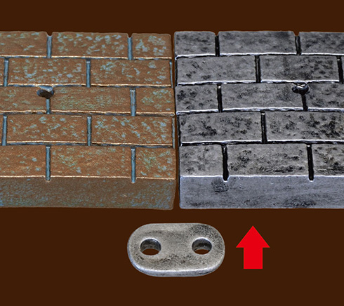 専属の甲冑騎士に荷物をまかせた気分を味わえそう　両手で小物を支えてくれる「持て！持て！騎士」カプセルトイ