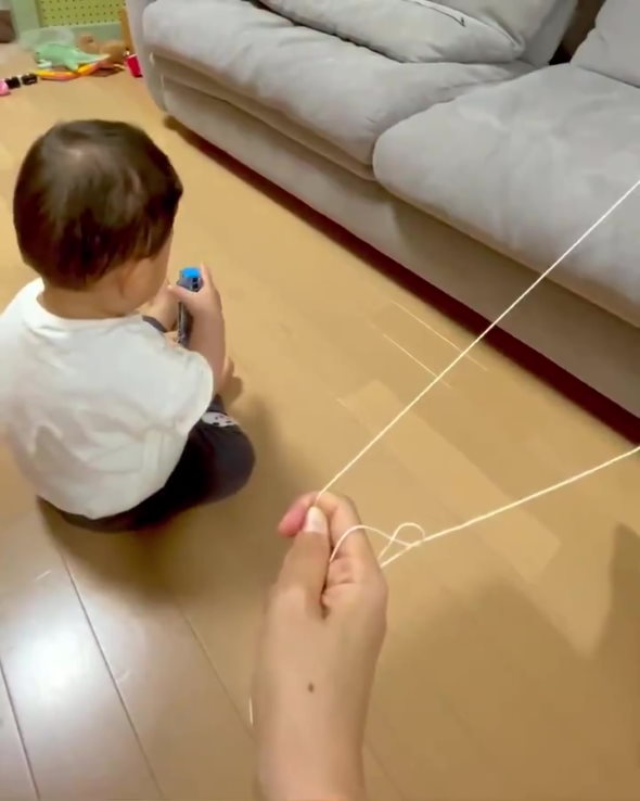 ひも ソファした おもちゃ 子ども 装置