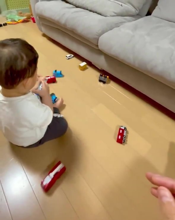 ひも ソファした おもちゃ 子ども 装置