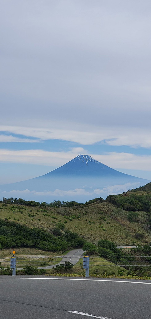 「浮世絵じゃん」　富士山を記録した写真が平面すぎて思わず二度見してしまう