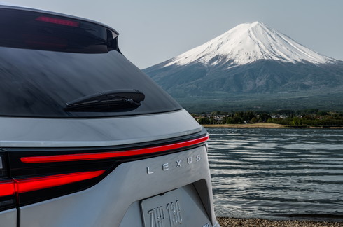 LEXUS NX 予告画像