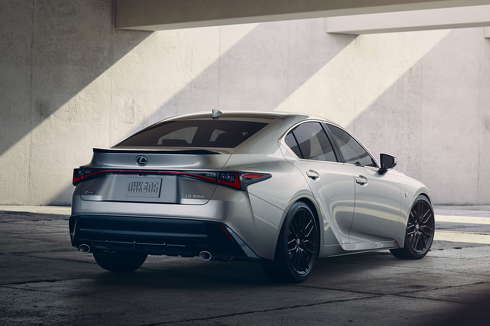 LEXUS IS
